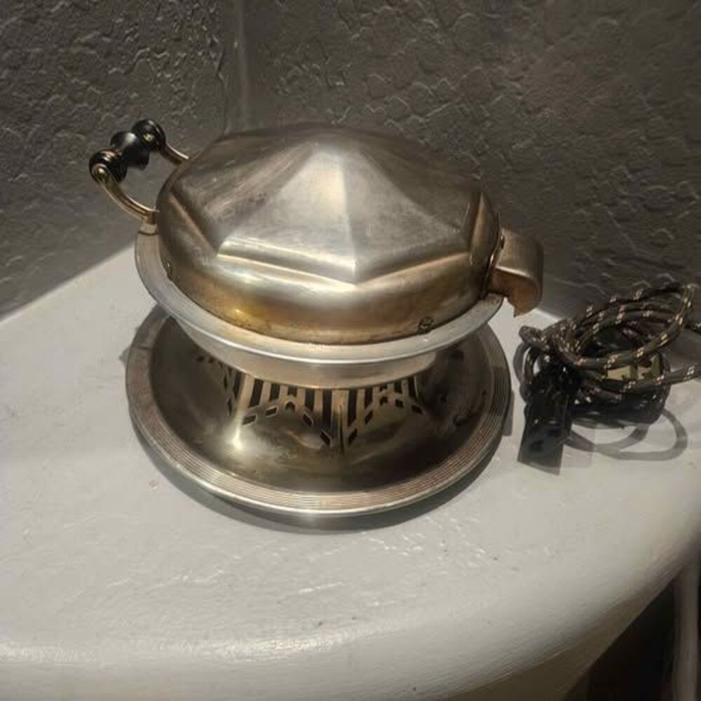 1925 Art Deco Manning Bowman & Co Waffle Maker